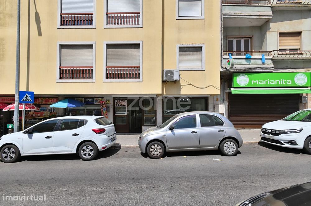 Espaço Comercial Ourivesaria com garagem e terraço no centro de Que...