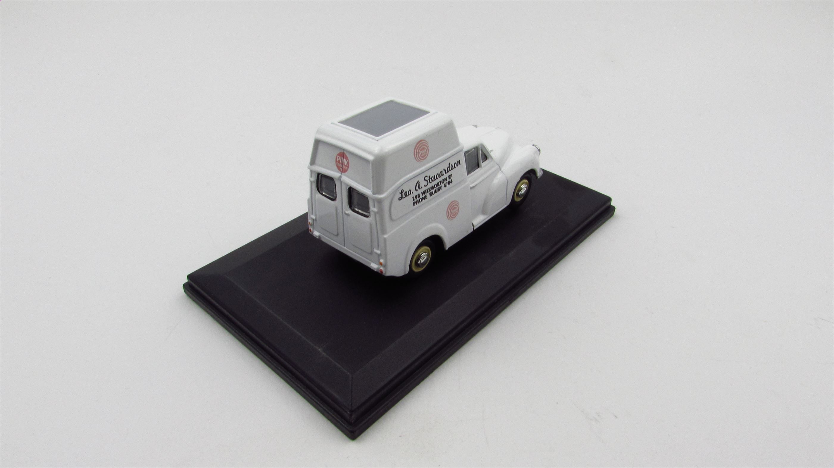 OXFORD DIECAST - Morris Minor High Top Van Leo Stewardson - 1:43 Model