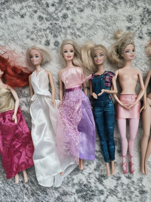 Zestaw lalek barbie i innych