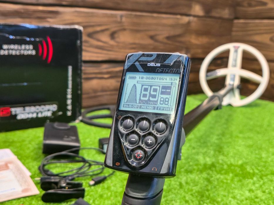 Металошукач XP DEUS 22.5 HF RC з блондинкою