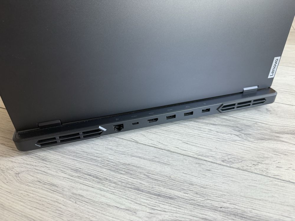 Lenovo Legion Pro 5 16IRX9 16" 240Hz i5-14500HX 32GB ,1TB ,RTX4060 8GB