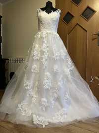 Biała suknia ślubna koronkowa na ramiączkach