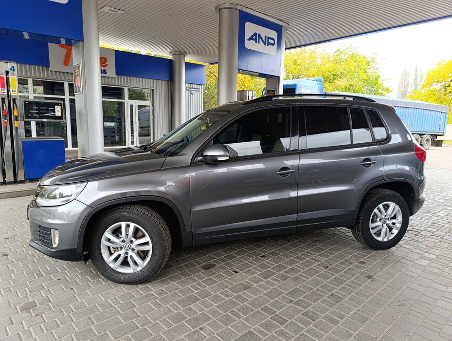 Volkswagen Tiguan 2016 року 2.0 л./бензин