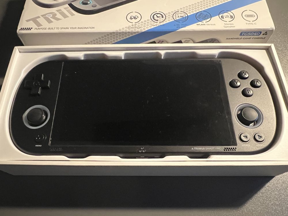 Nowa konsola retro Trimui Smart Pro + karta 64 GB