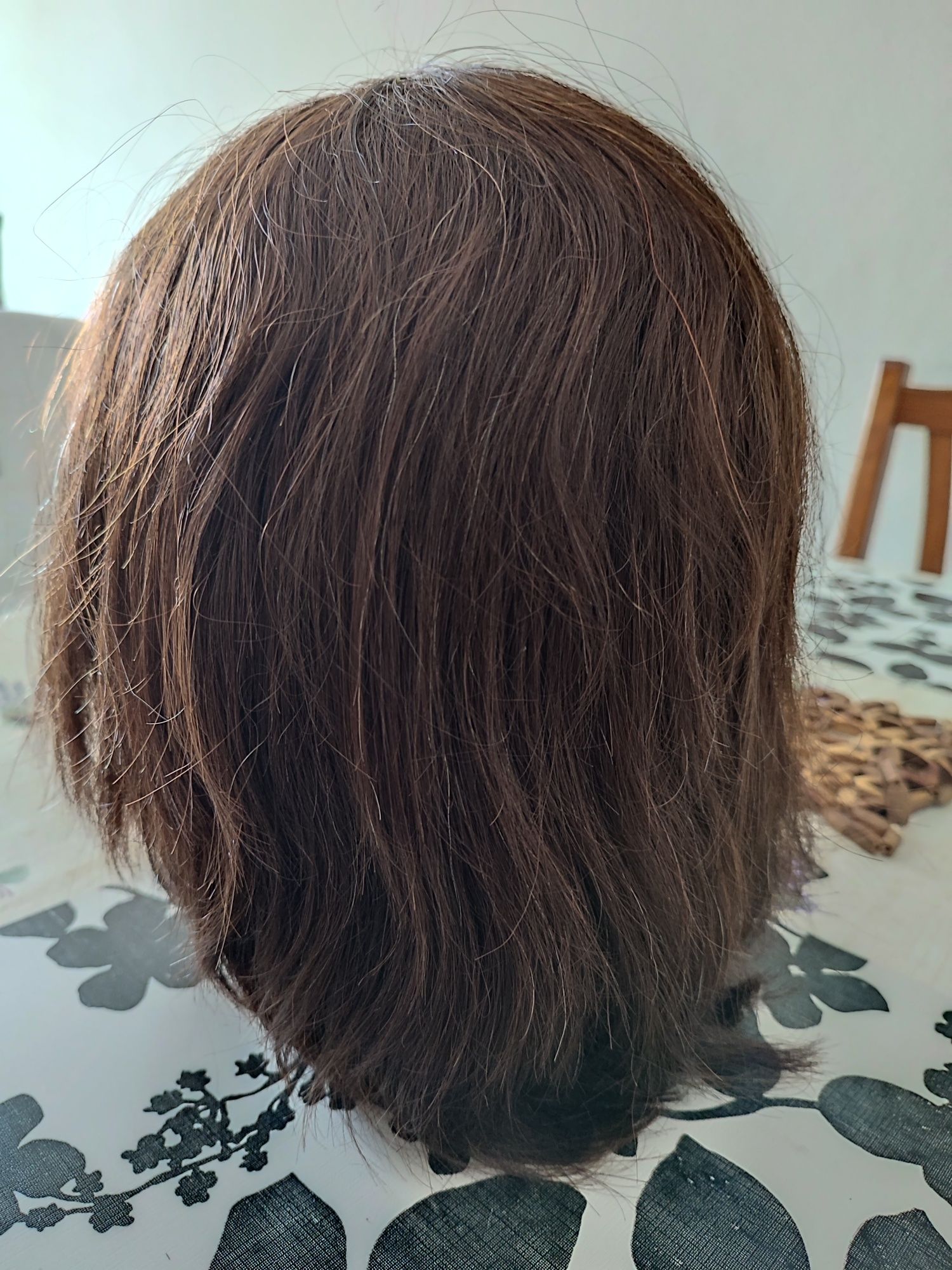 Cabeça de cabelo natural com suporte, bigodis +papel 25€