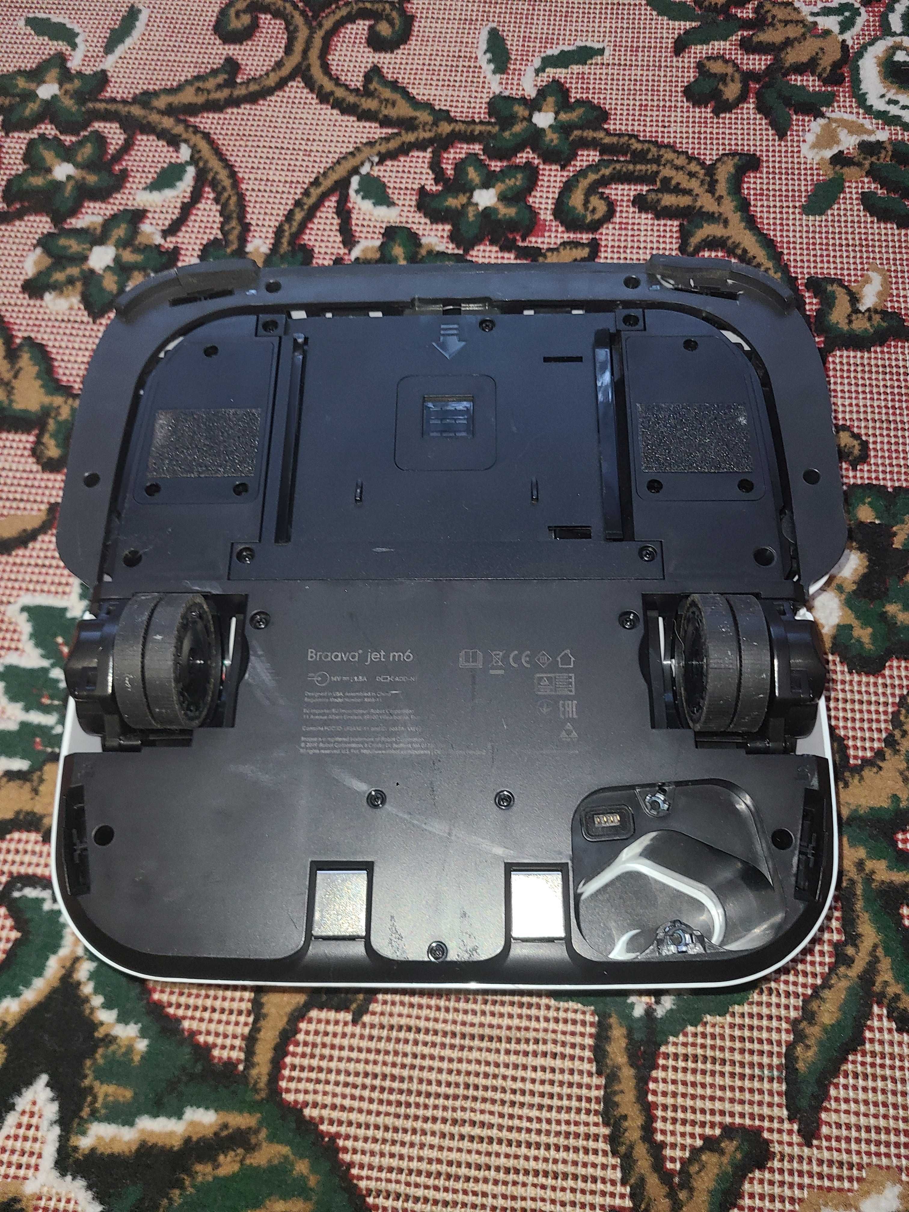 Робот пилосос миючий полотер iRobot Braava Jet M6 Неробочий