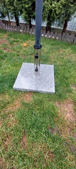 Parasol ogrodowy z podstawą granitową