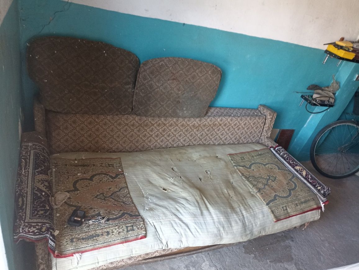 Продам диван б/у недорого