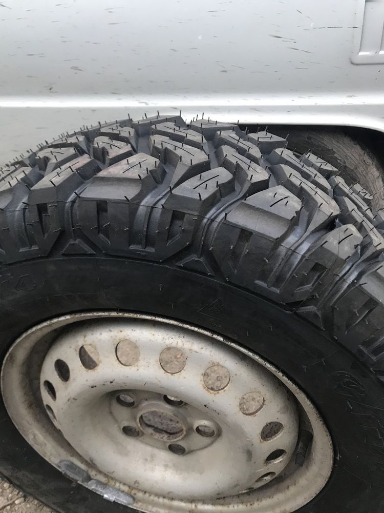 Гума 215/70 R15 4шт.