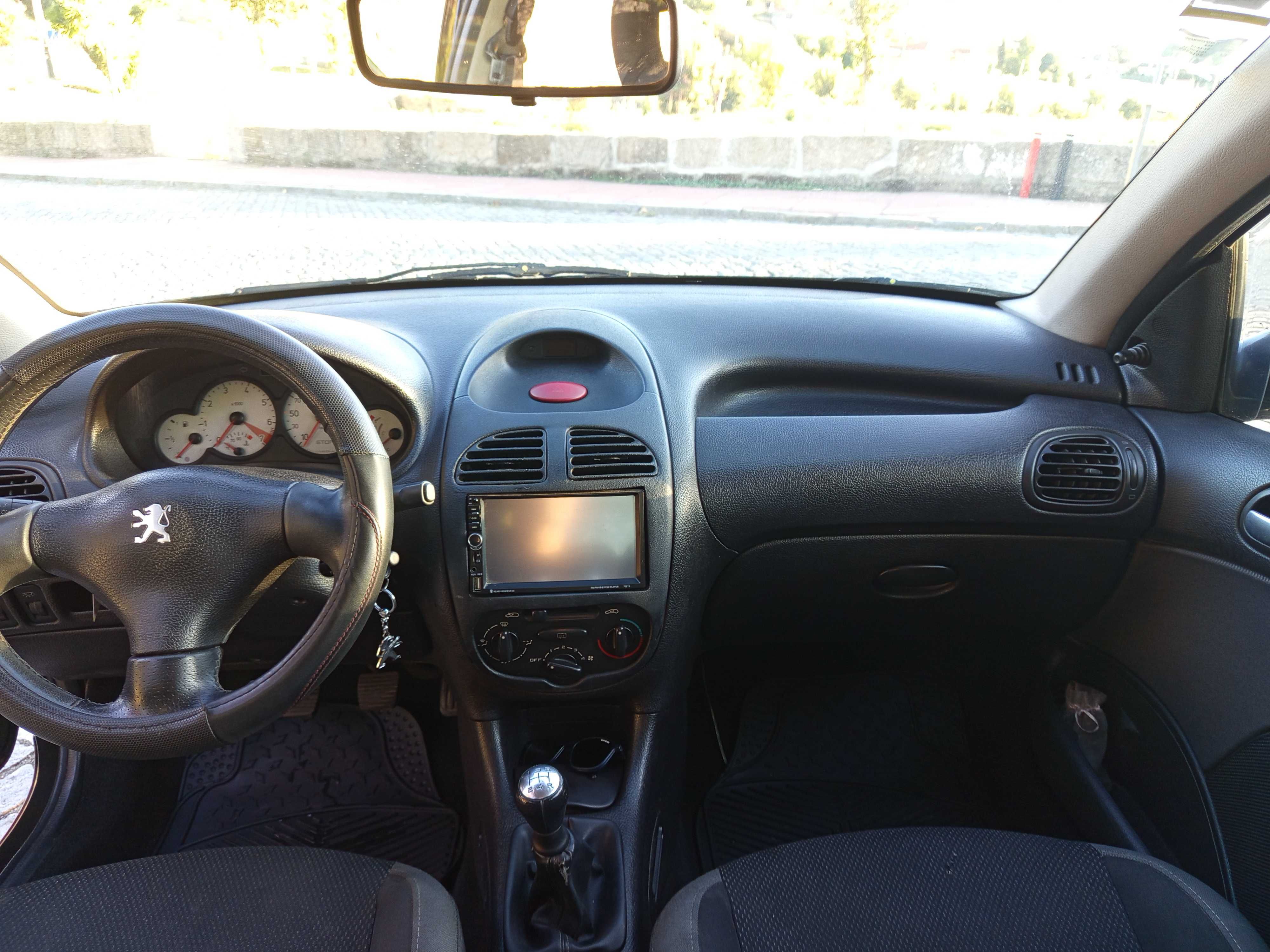 Peugeot 206 1.1 Gasolina - 1998