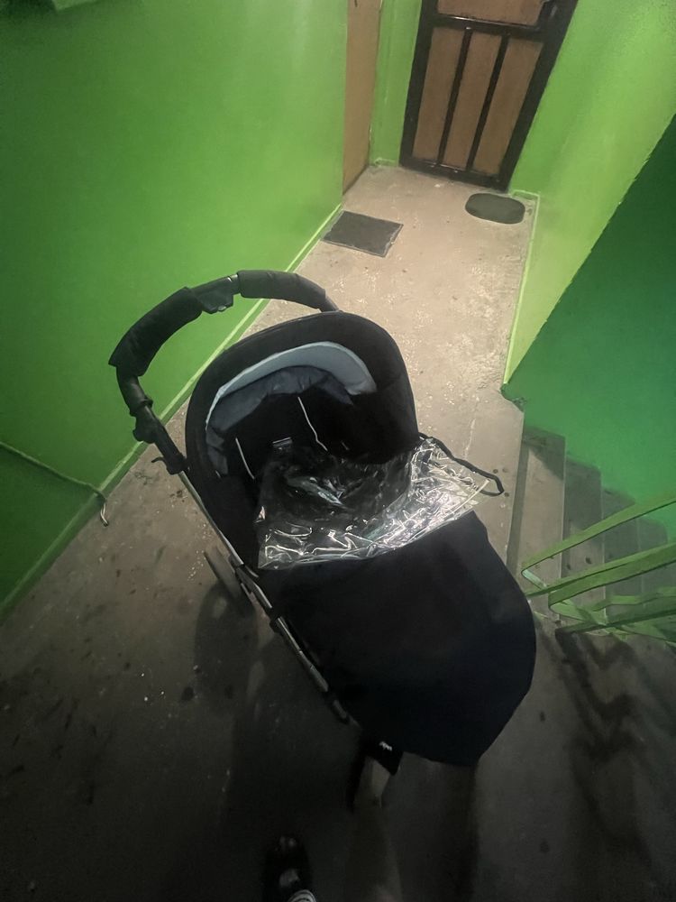 Коляска дитяча та автокрісло в  подарунок дитяча гойдалка