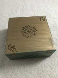 Duża zielono-złota szkatułka, ozdobne drewniane pudełko