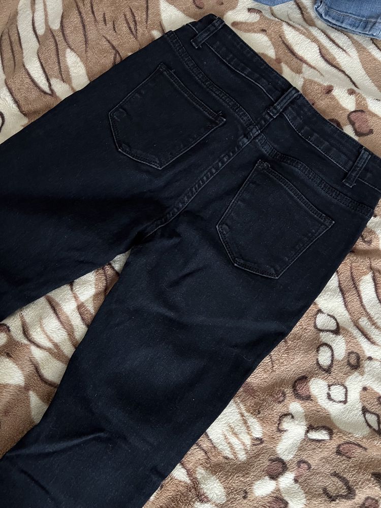 Чорні джинси