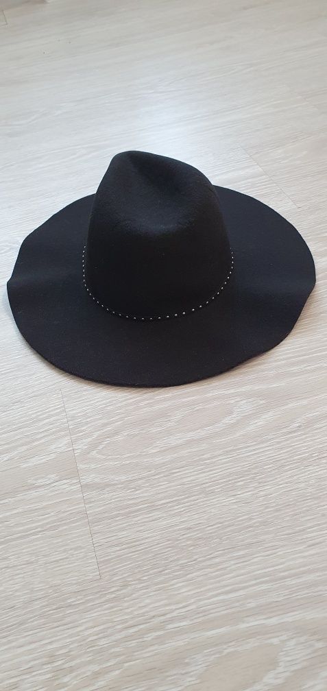 Жіночий капелюх/шляпа