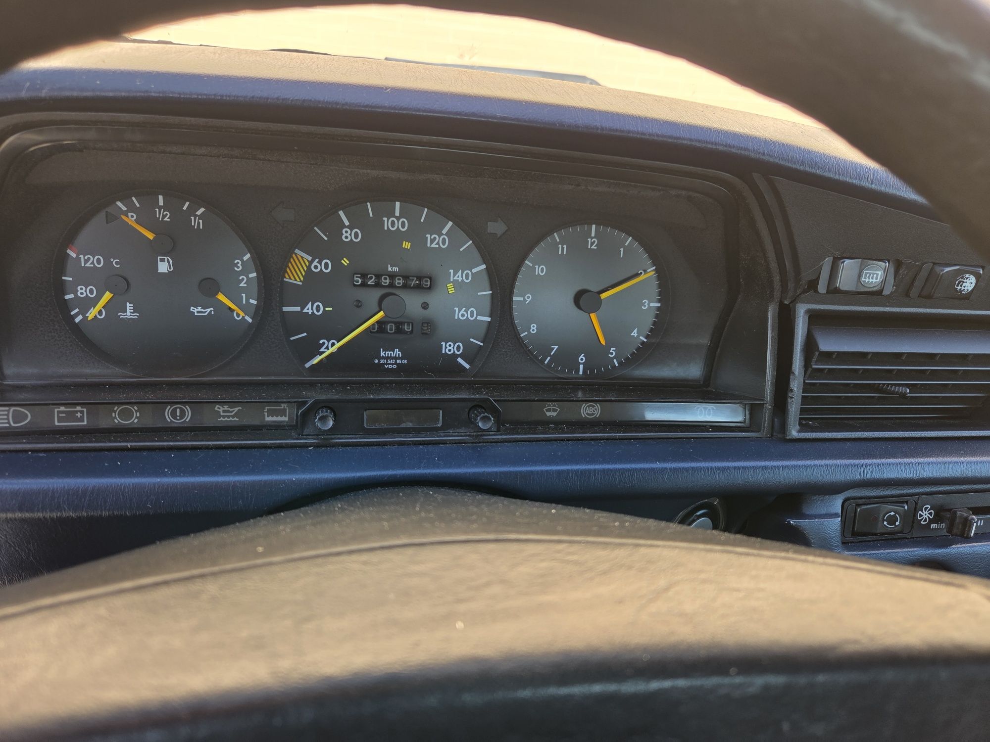 Mercedes 190d 5v AC