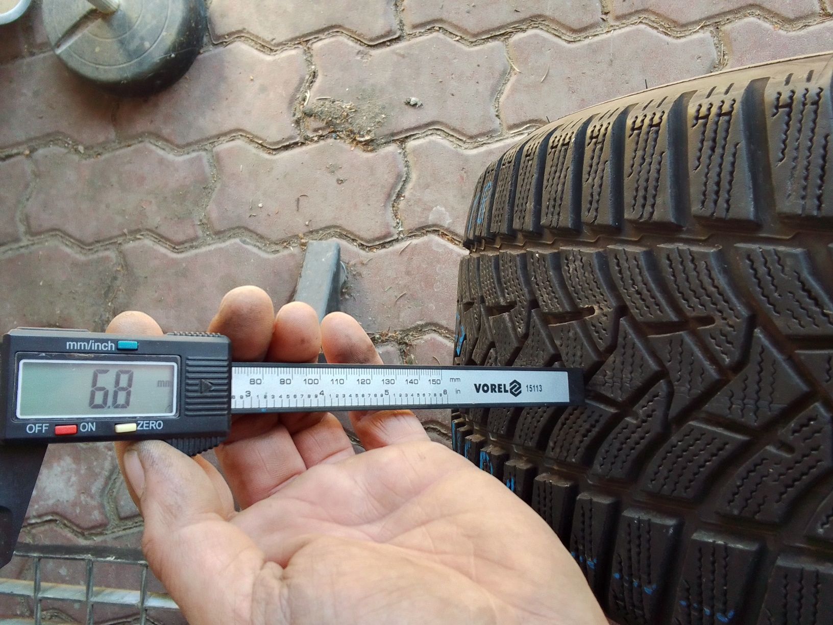 Opona zimowa 235/45r18 DUNLOP 2023r 7mm