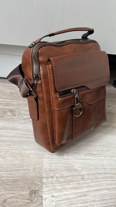 Brązowa torba męska na ramię wym.22*26*7 cm..
