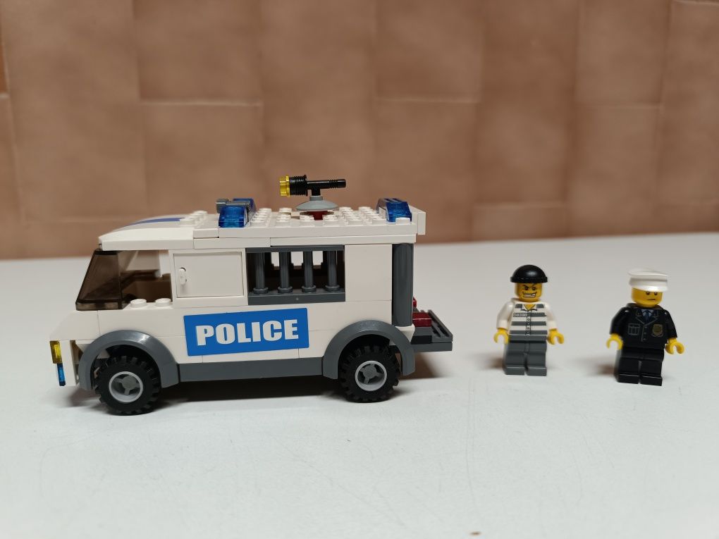 LEGO 7245 - Prisoner Transport