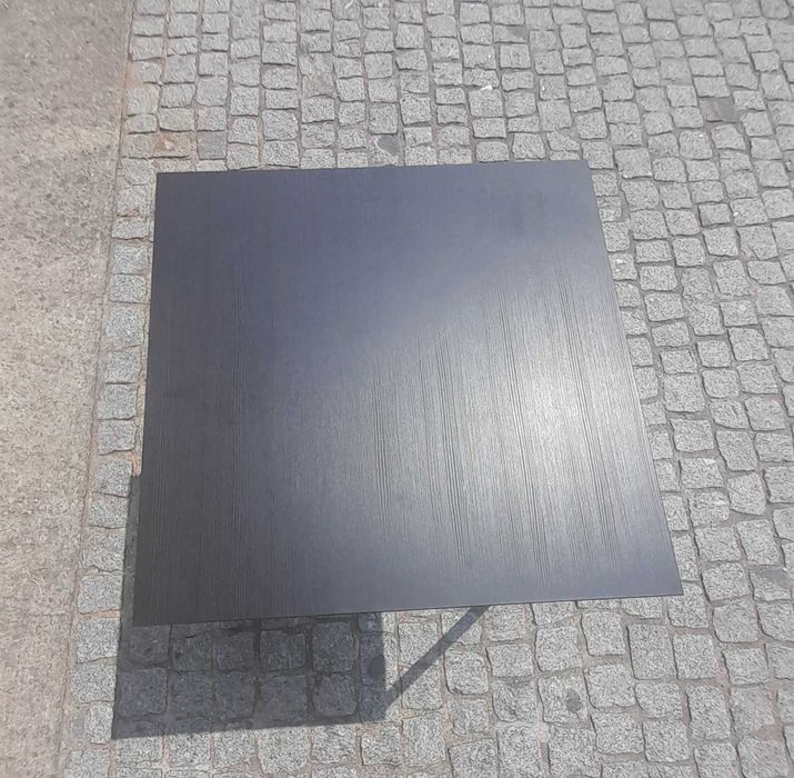 Mesas e cadeiras como novas