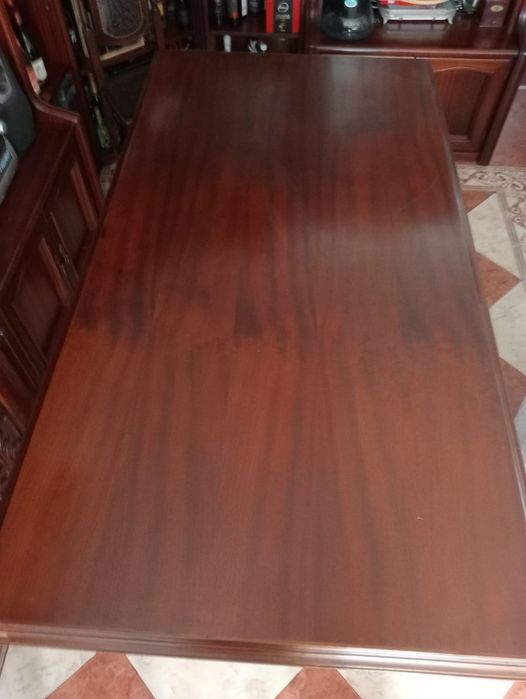 Mesa de sala de estar em madeira