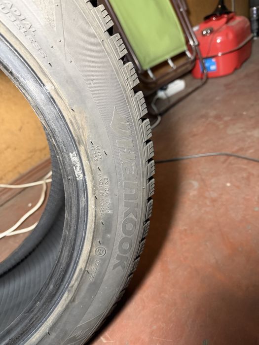Зимова резина Hankook 215 55 17