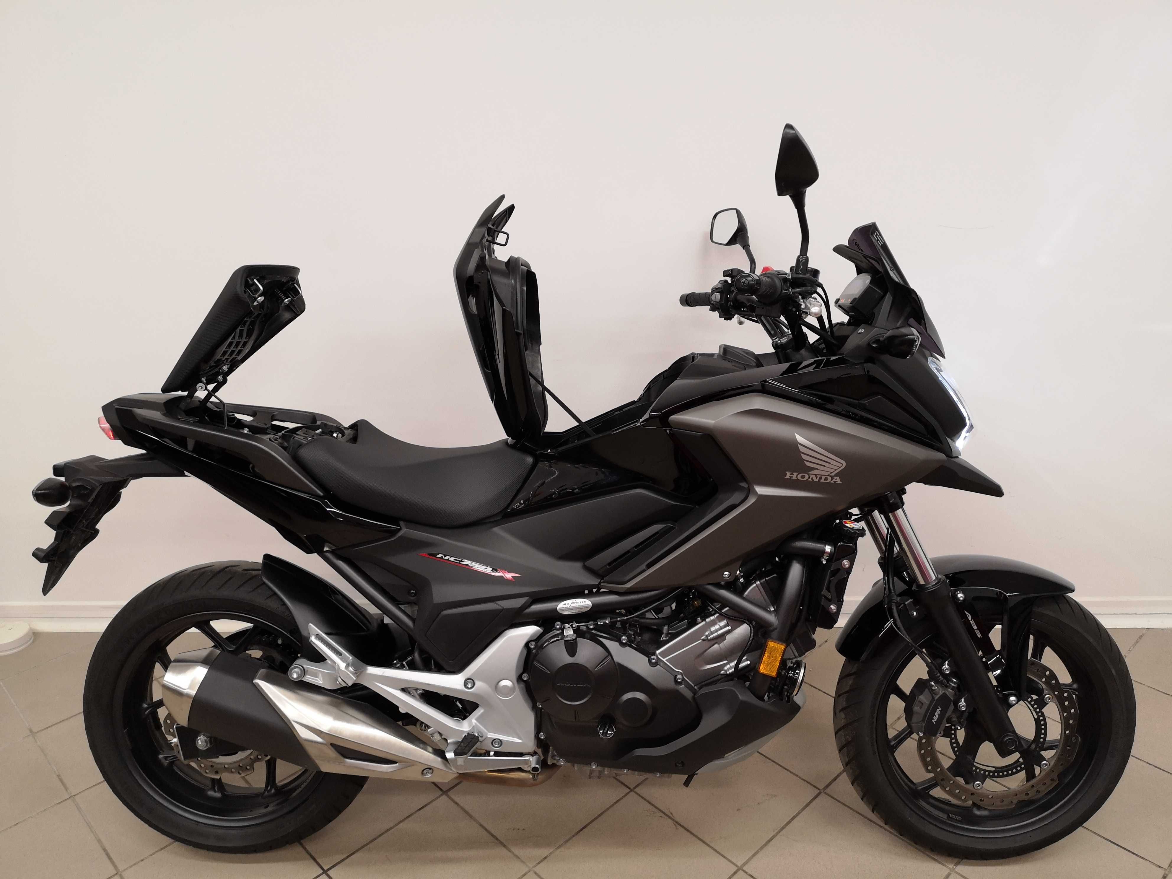 Honda NC 750 X I właściciel z Niemiec Tylko 015000 km !!! Jak NOWA !!!