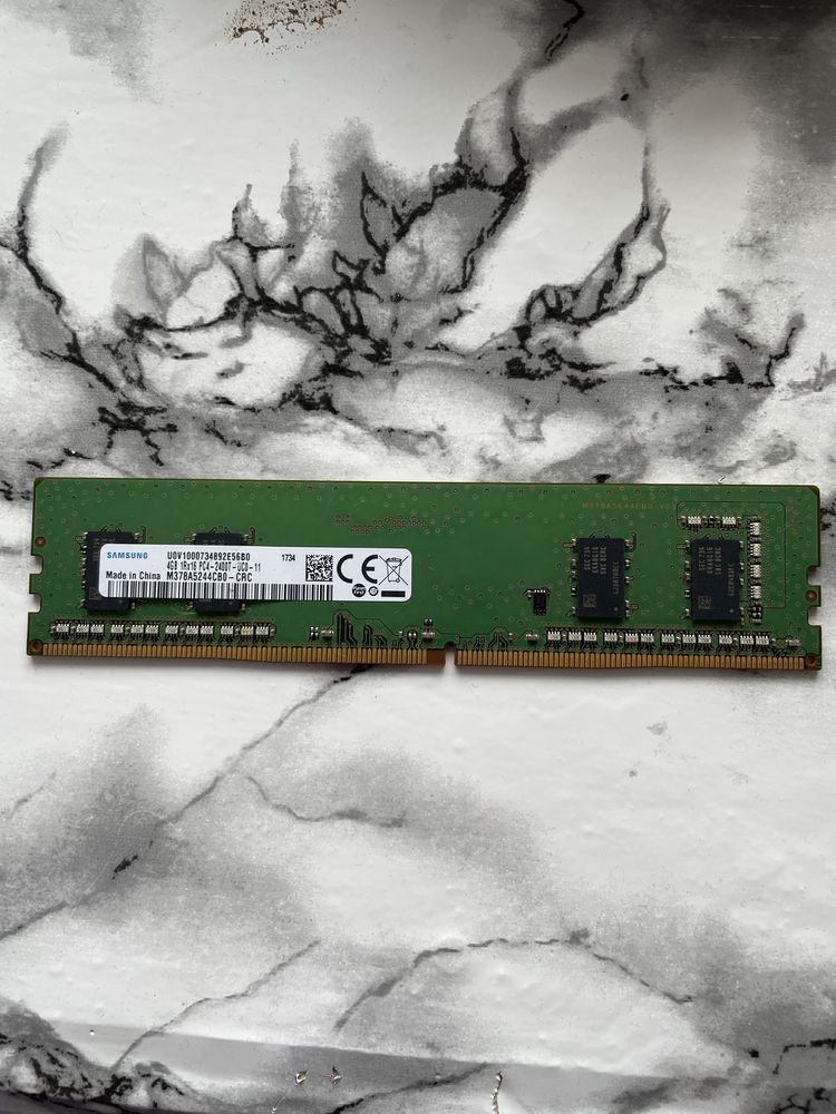 Оперативна память Samsung ddr4 4 gb