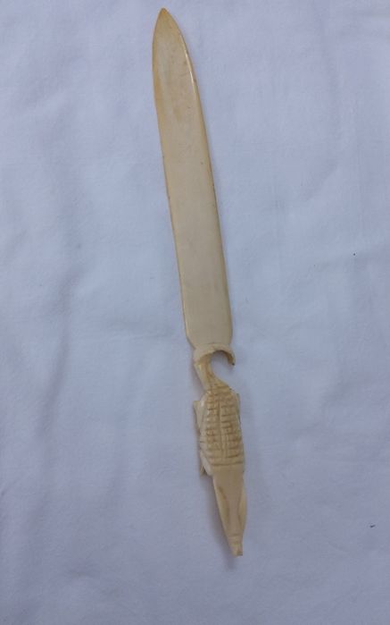 ABRE CARTAS em " Osso " , muito antigo