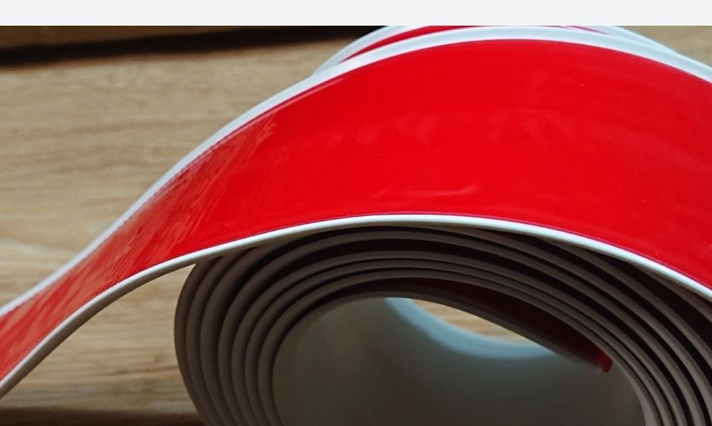 Прорезиненная лента для защиты порогов.
Самоклеющаяся. 
Длина 4м.
На д