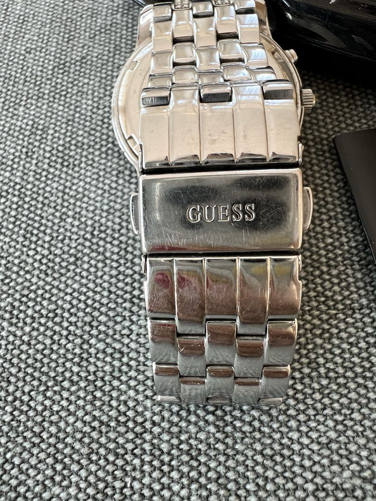 Годинник Guess та каміння Swarovski