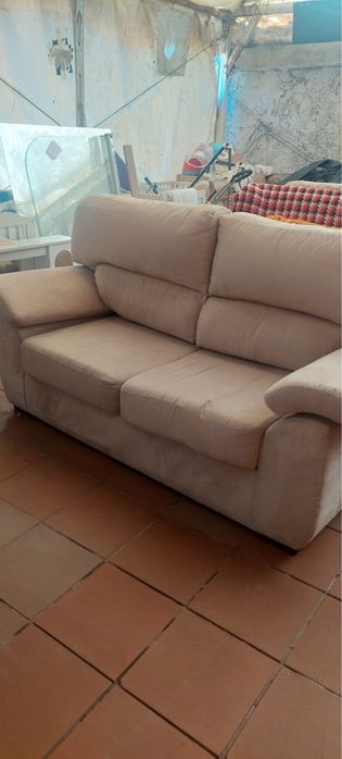 Sofa creme de 2 lugares