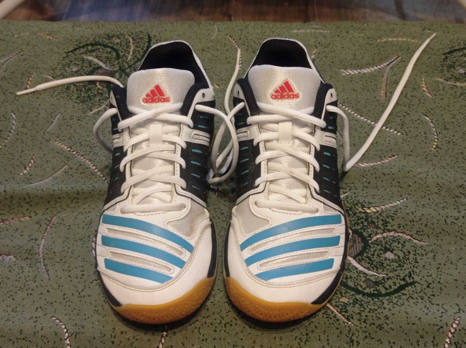 Кроссовки Adidas волейбол, гандбол оригинал размер-38 стелька-24 см
