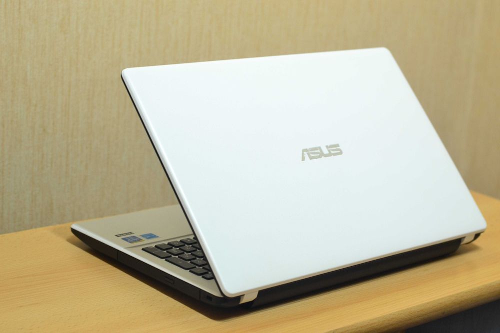 Ноутбук Asus X551MA Intel Celeron N2815 RAM 8Gb SSD128 Батарея 7 годин
