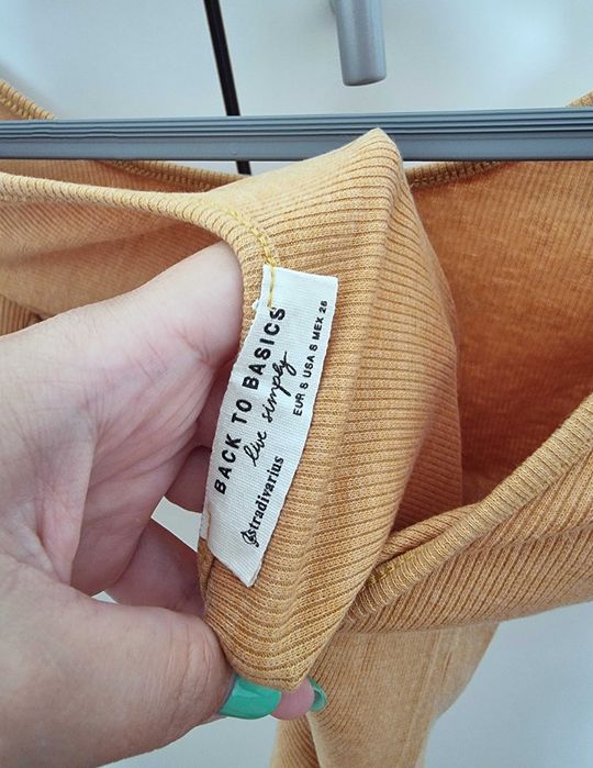 Camisola curta amarela, decote nas costas Stradivarius S - nunca usada