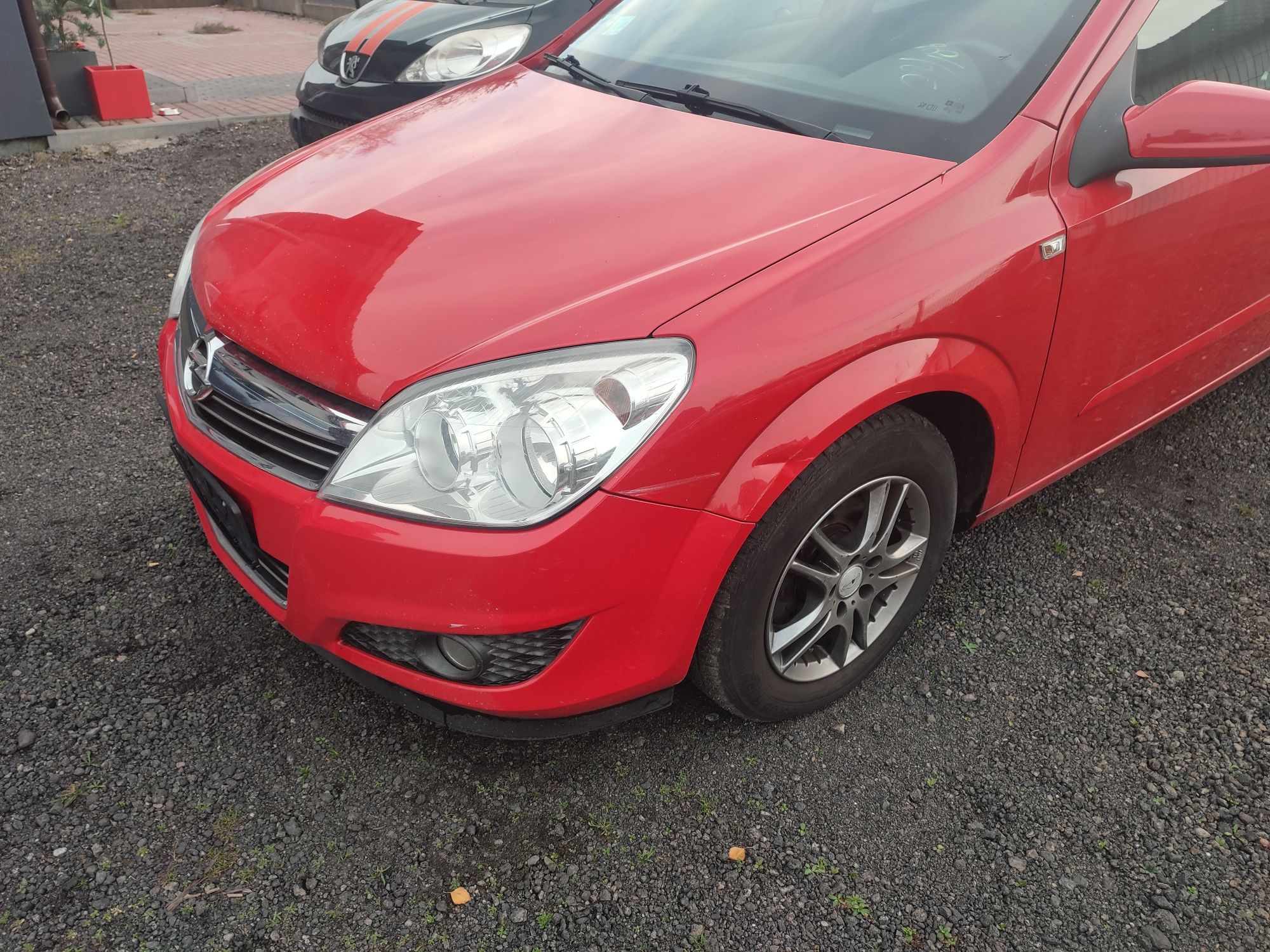 Kompletny przód Opel Astra H lift  czerwony