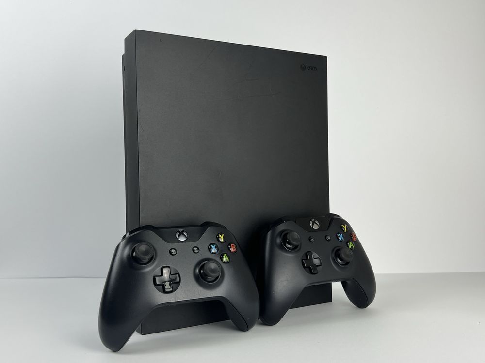 Магазин. XBOX One X 1TB два джойстики