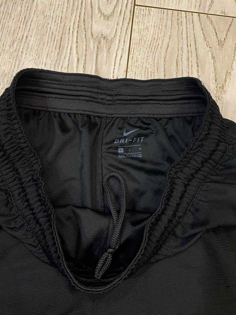 спортивні шорти Nike Dri-Fit
 чол L дит XXL