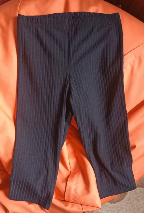 Велосипедки чорні
На ОС 88-90 см
Розмір 42-44 (XS)
Тканина: рубчик
Ста