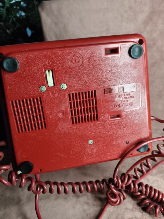Stary telefon stacjonarny Tulipan 151