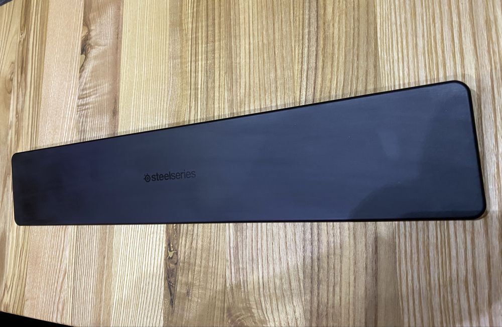 Klawiatura Steelseries APEX 3 RGB przewodowa. Podkładka pod nadgarstki