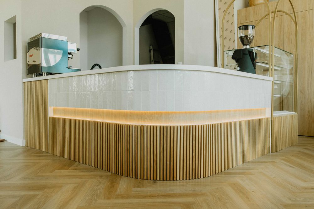 Recepcja na wymiar, lada recepcyjna, stół do recepcji