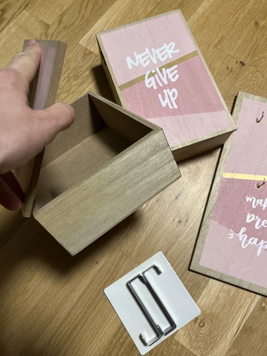 Pojemniki pudelka wieszak na klucze bizuterie