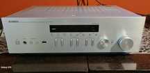 Amplituner Yamaha  R-N402D wzmacniacz sieciowy srebrny