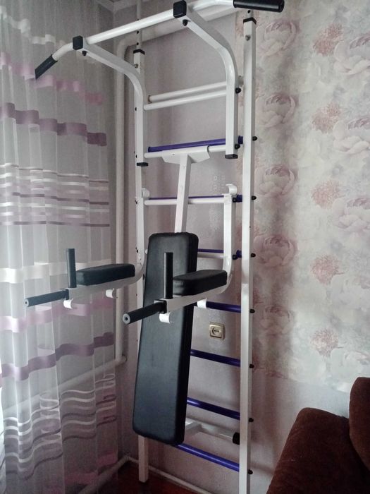 Шведська стінка з переставним турником