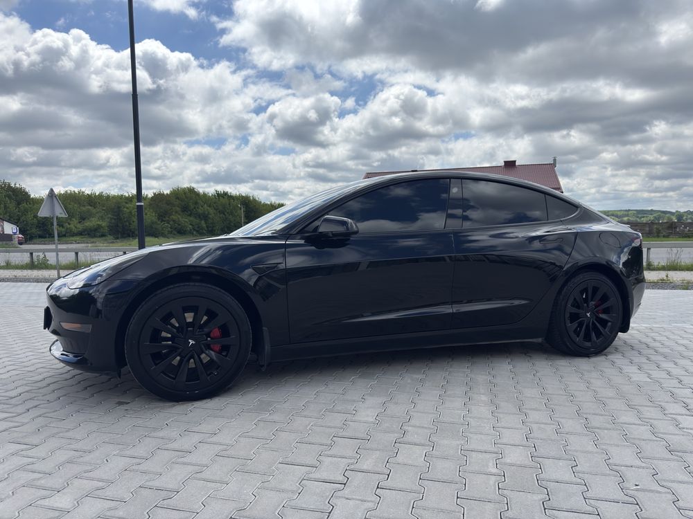 Tesla Model 3 Rear-Wheel Drive