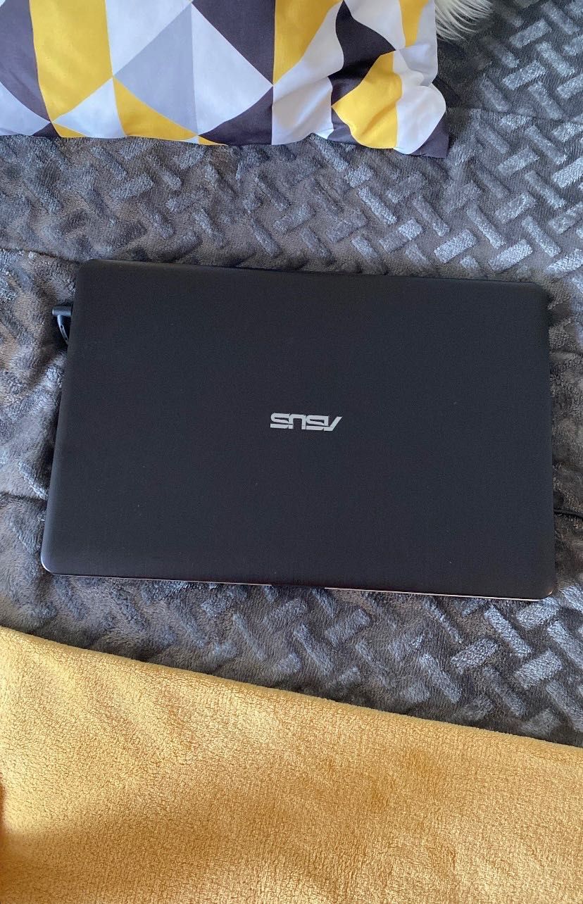 Computador Asus X541UV com carregador