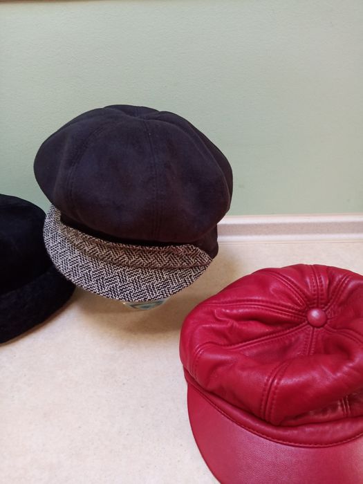 Берети та шапки ,нові