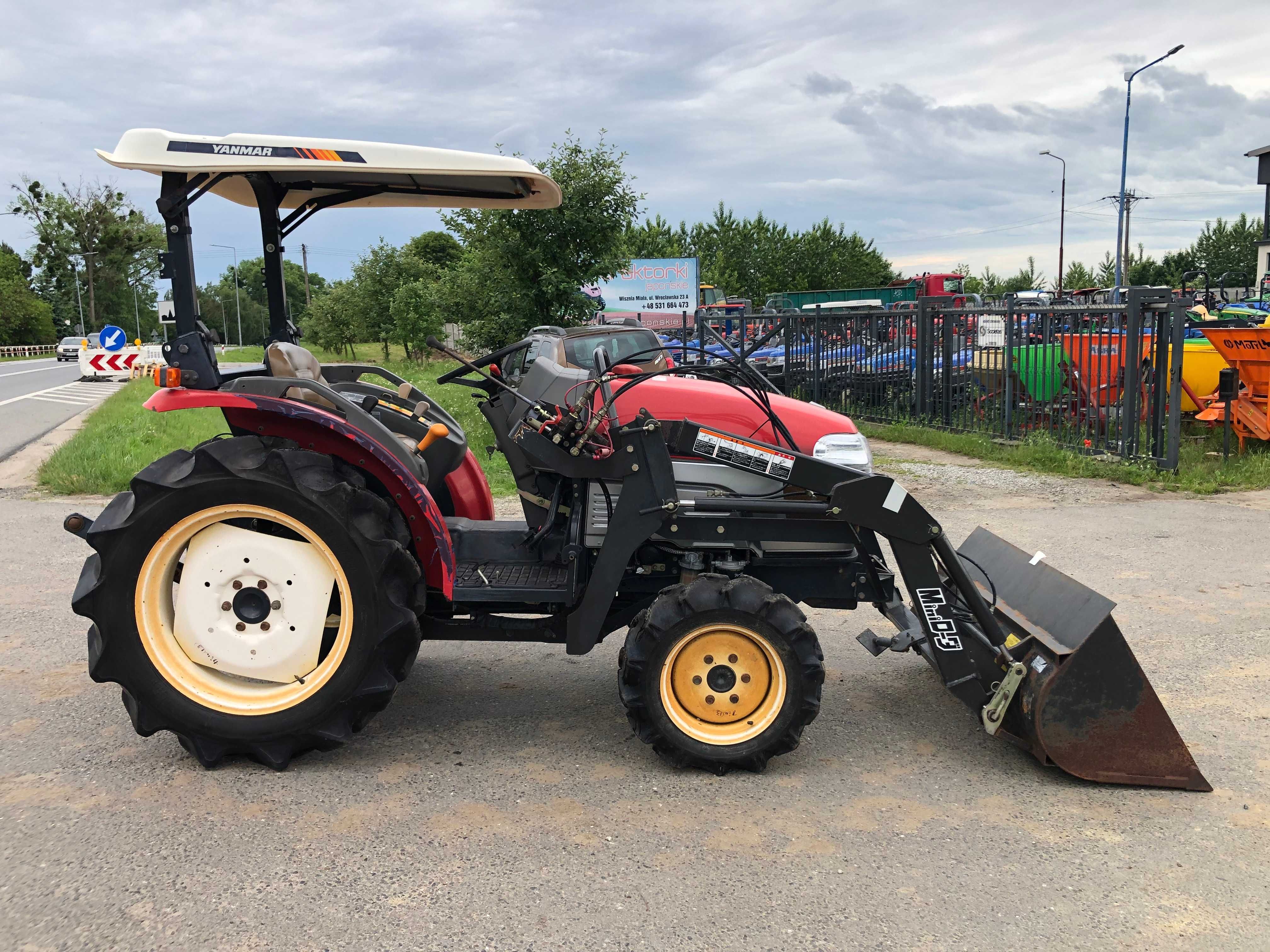 Traktorek Yanmar EF224 z ładowaczem czołowym