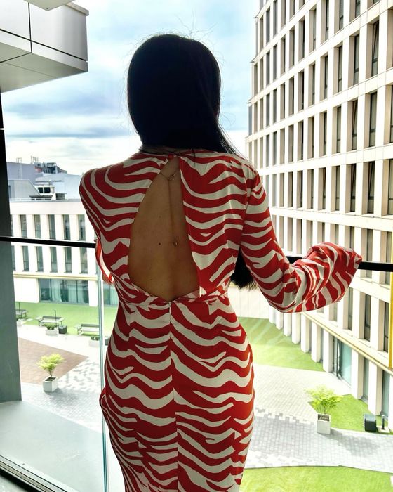 Вечірня плаття з голою спинкою