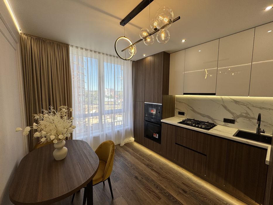 Продам Стильну Півторакімнатну квартиру В центрі міста ЖК Family Plaza